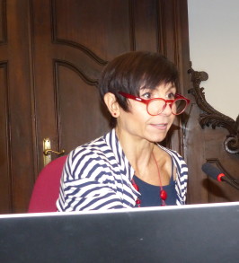 Lara Reale, giornalista scientifica, all'incontro Media ed etica in una società plurale, Facoltà Teologica ©Bioetica News Torino